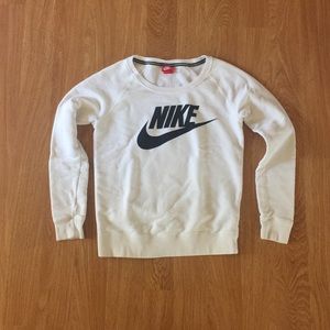 Nike Rally Crew Sweatshirt